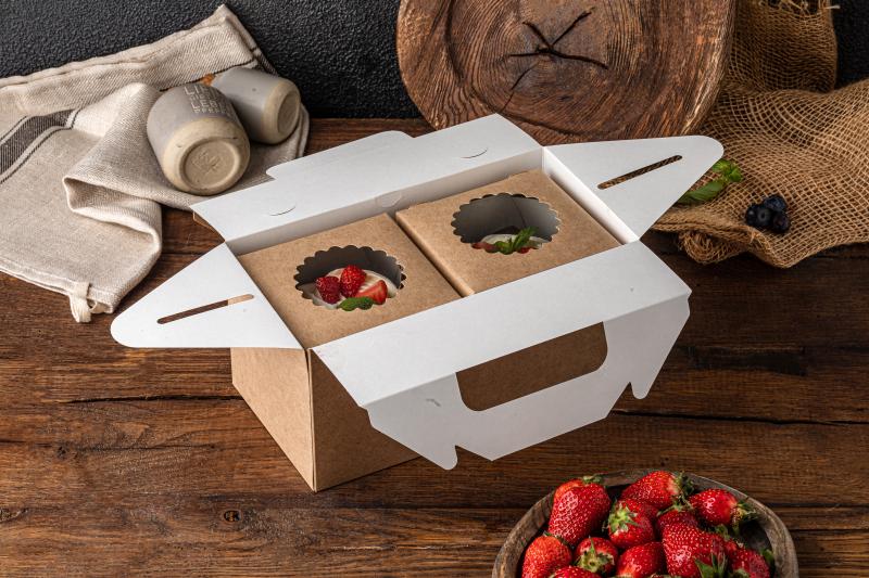 Новинка в ассортименте - картонная упаковка с ручками для сегмента Take Away Новинка в ассортименте - картонная упаковка с ручками для сегмента Take Away