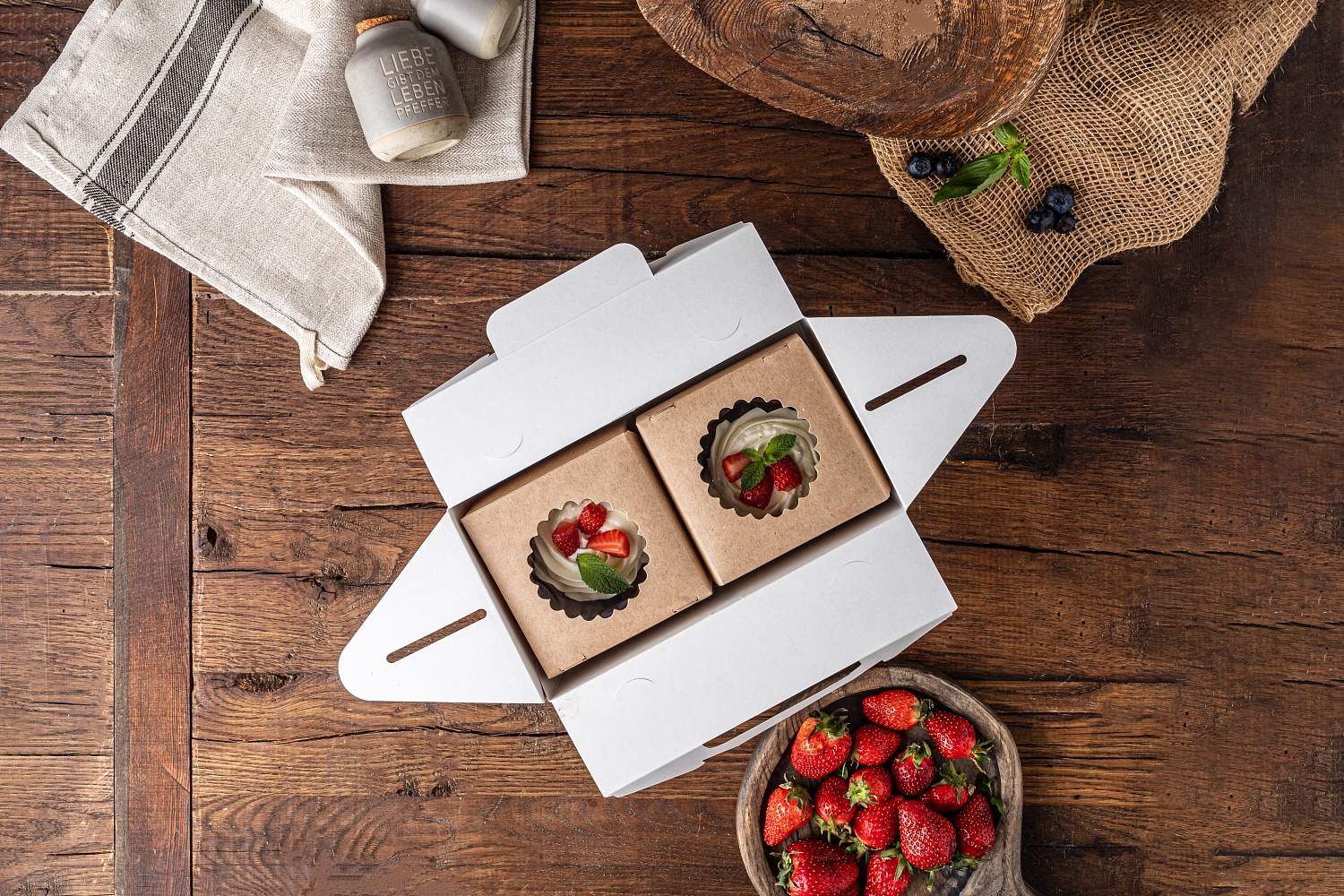 Новинка в ассортименте - картонная упаковка с ручками для сегмента Take Away